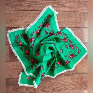Women's 100% Wool Green Floral Roses Wool Scarf 19x19 Fringed Hem Vintage Japan
